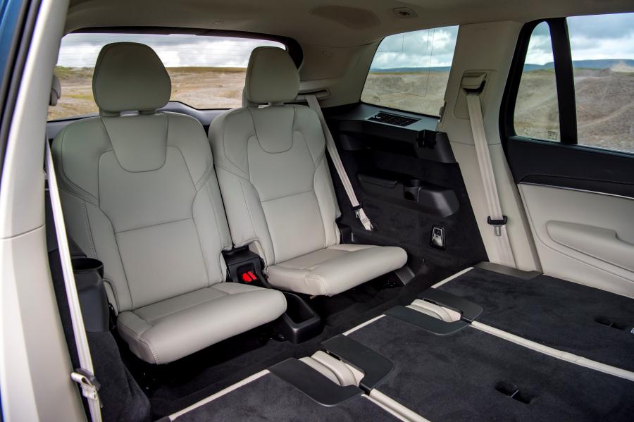 Интерьер Volvo XC90 B5 Inscription 2019 года  (UK) (фото 34 из 40)
